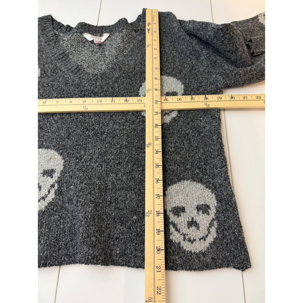 No Boundaries Skull Sweater Jrs M Gray V-Neck Cropped Goth Emo Grunge Punk Alt - Picture 6 of 6